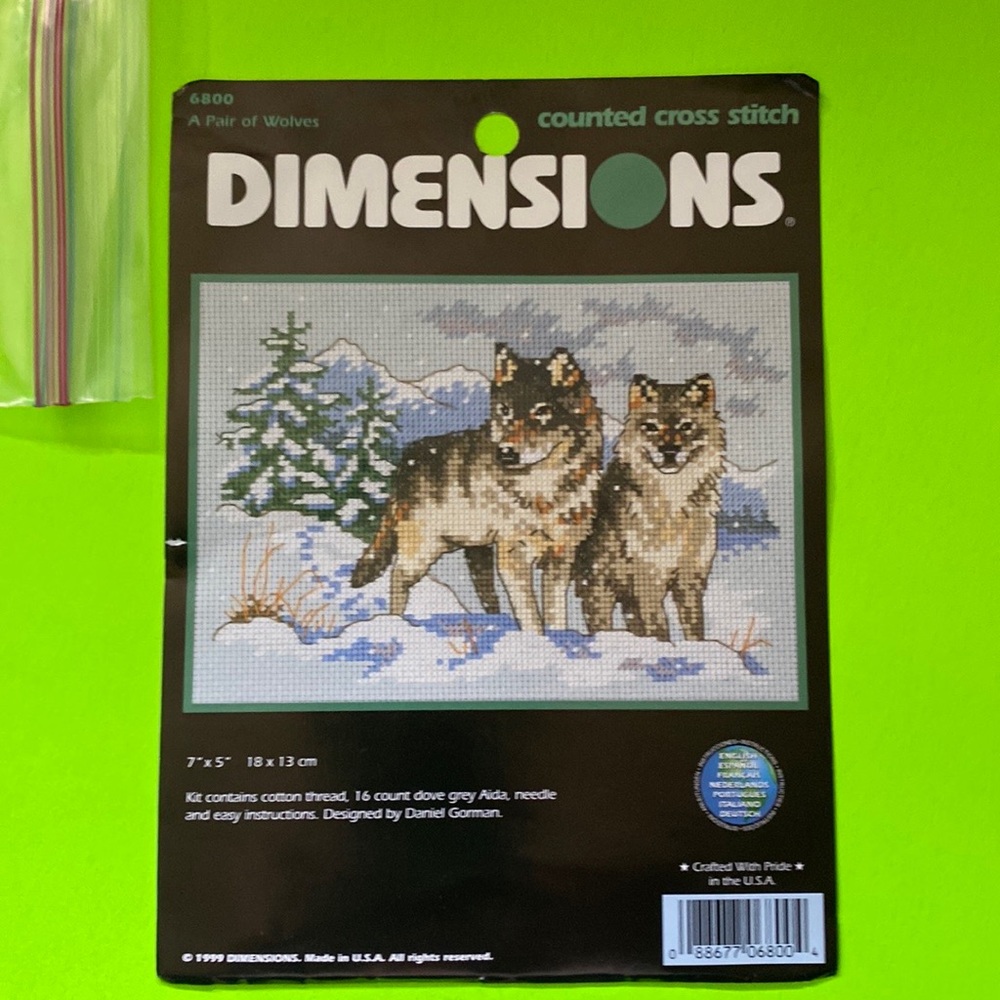 “A pair of wolves” counted cross stitch